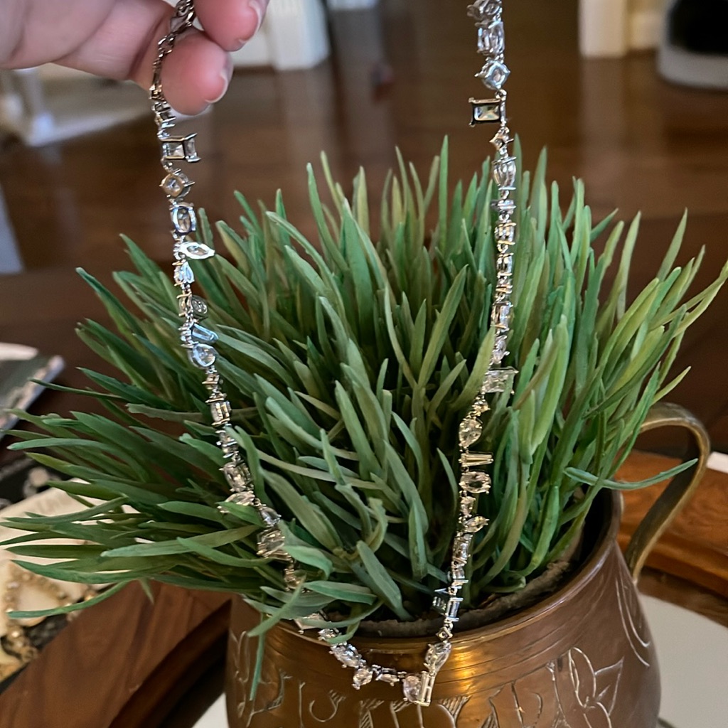 Nwt Cezanne Necklace With A Variety Of Crystal Shapes 56$